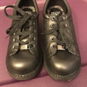 Black chunk heel shoe